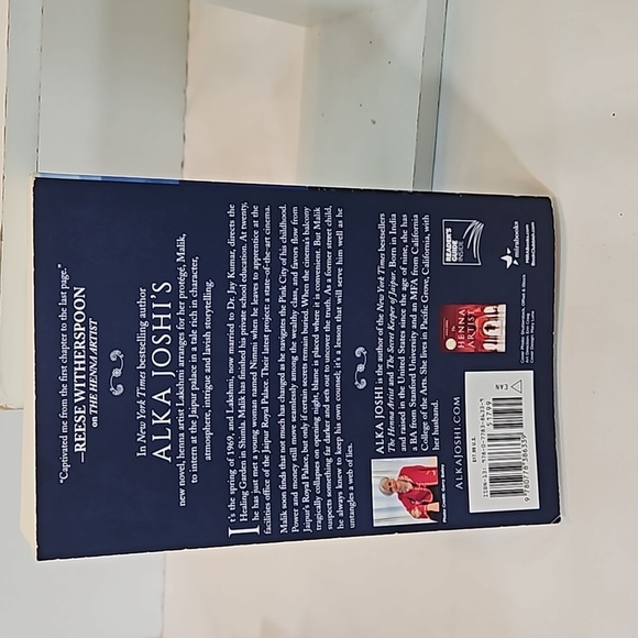 The Secret Keeper of Jaipur By Alka Josh Publisher Mira  Paperback edition 2021 - Picture 3 of 17